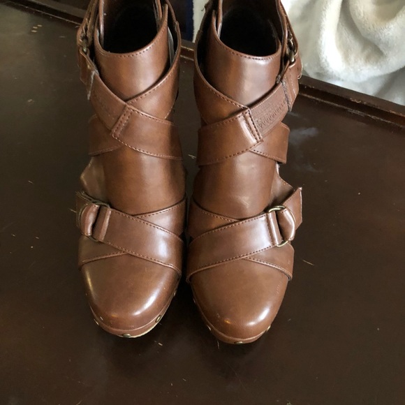 Brown heels - Picture 2 of 5